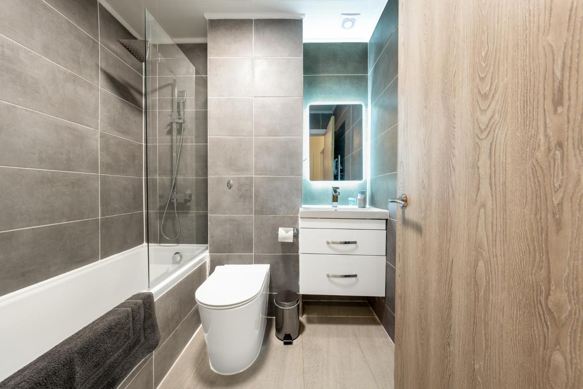Ashview 6 - Heathrow - Windsor - Free Parking Διαμέρισμα Staines-upon-Thames Εξωτερικό φωτογραφία